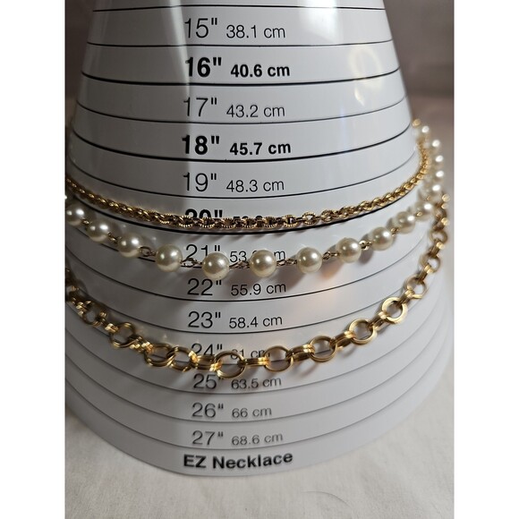 Vintage faux pearls with gold tone chain. - Picture 4 of 4